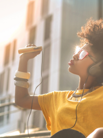 Óculos de sol com até 40% de desconto para você garantir o seu acessório perfeito para o verão