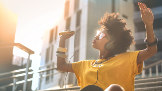 Óculos de sol com até 40% de desconto para você garantir o seu acessório perfeito para o verão