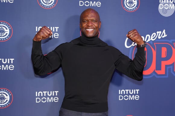 De jogador de futebol a ícone da comédia, Terry Crews conquistou o mundo ao transformar dor em risadas