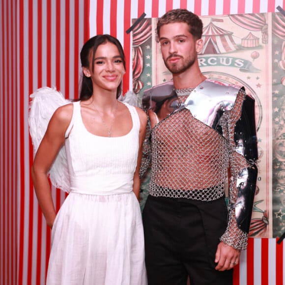 Bruna Marquezine e João Guilherme, até então, preferiam manter discrição em relação ao namoro