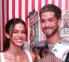 Bruna Marquezine e João Guilherme posaram juntos como casal pela primeira vez