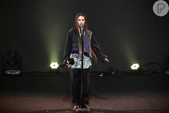 Maria Bomani escolheu um look ousado, mas com muita personalidade, para a premiação.