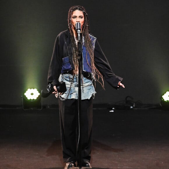 Maria Bomani escolheu um look ousado, mas com muita personalidade, para a premiação.