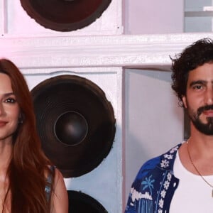 Thaila Ayala e Renato Góes foi outro casal a prestigiar o aniversário do relações públicas Juan Moraes