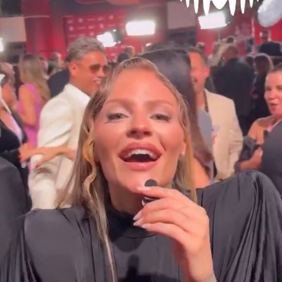 Luísa Sonza no 'Grammy Latino 2024': cantora é acusada por Cabelinho e João Gomes de 'furar fila' em evento em tom descontraído