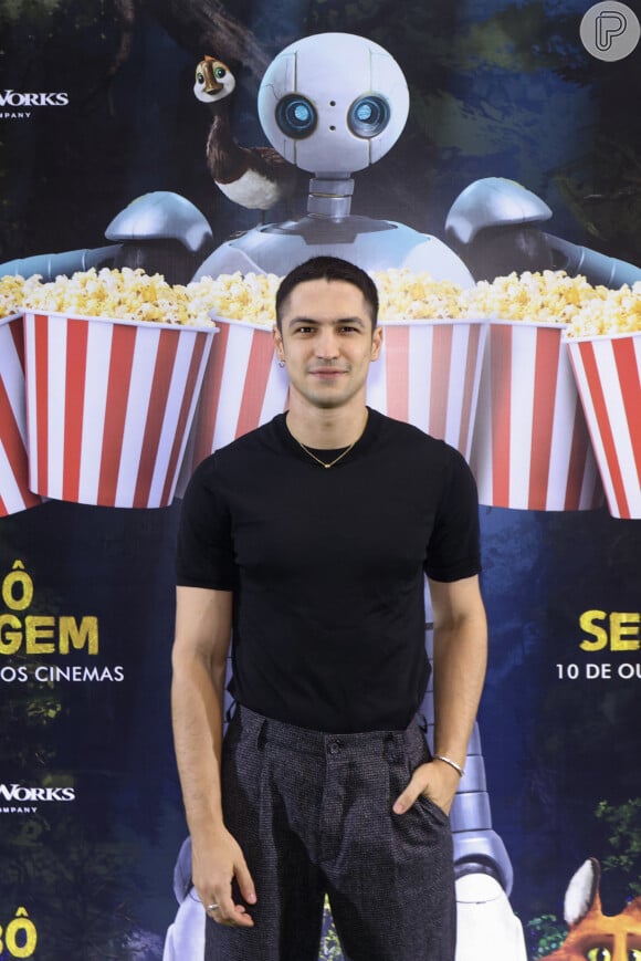 Gabriel Leone deu uma entrevista ao Hugo Gloss revelando detalhes inusitados dos bastidores de 'Senna'