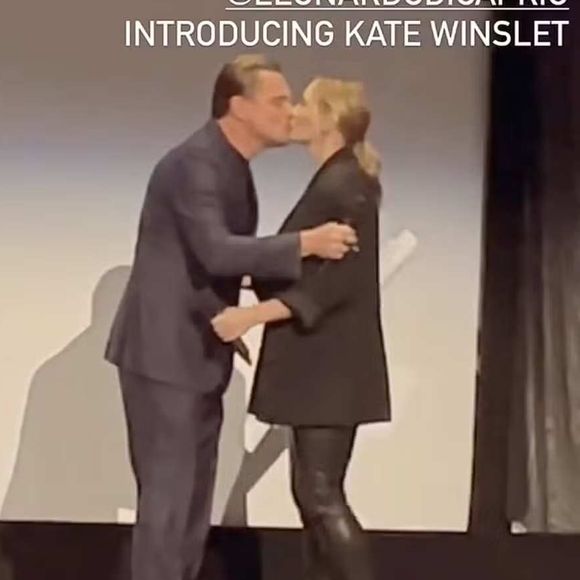 Leonardo DiCaprio e Kate Winslet se beijaram na terça-feira ao se reencontrarem 27 anos após o lançamento de seu filme de sucesso, "Titanic".








