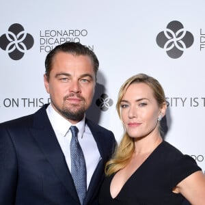 Leonardo DiCaprio exalta amiga: 'Eu continuo impressionado. Continuo admirando sua força, sua integridade, seu talento e sua paixão por cada projeto que você cria. Sem mais delongas, um dos grandes talentos da minha geração: a única e inigualável Kate Winslet'