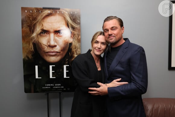 Leonardo DiCaprio compareceu à exibição do último filme de Winslet, o drama biográfico britânico de 2023 "Lee", no Harmony Gold em Los Angeles, onde também a apresentou antes de um painel.