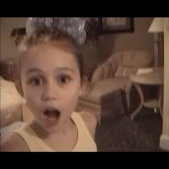 Infância de Miley Cyrus: o gosto pela atuação surgiu com 9 anos