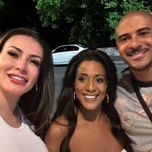 Andressa Urach revela gravação de vídeo pornô com a ex-sogra e alfineta ex-namorado em gravação