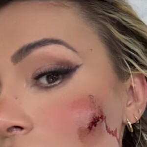 Andressa Urach fez promessa de tatuar cruz no rosto após briga feia com Juju Ferrari