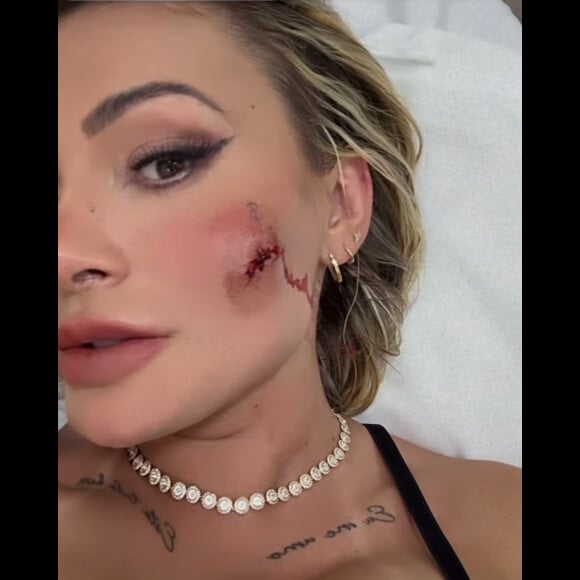 Andressa Urach fez promessa de tatuar cruz no rosto após briga feia com Juju Ferrari