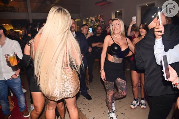 Andressa Urach e Juju Ferrari se provocaram na pista de dança