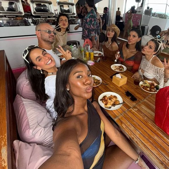 Carol Peixinho está no país para uma ação publicitária ao lado de diversos famoos, como a ex-BBB Camilla de Lucas e Jakelyne Oliveira, ex-Fazenda