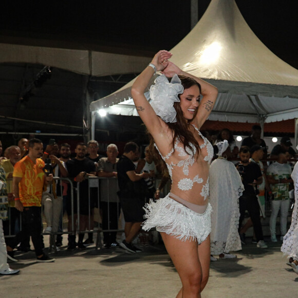 Rafa Kalimann: 'O que aparece em apenas um trecho da minha participação no desfile na Cidade do Samba acabou sendo entendido como verdade absoluta'