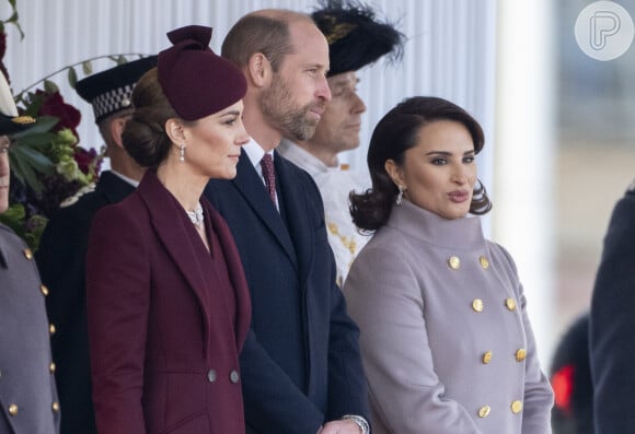 Kate também apostou num chapéu na mesma tonalidade para compor a produção.