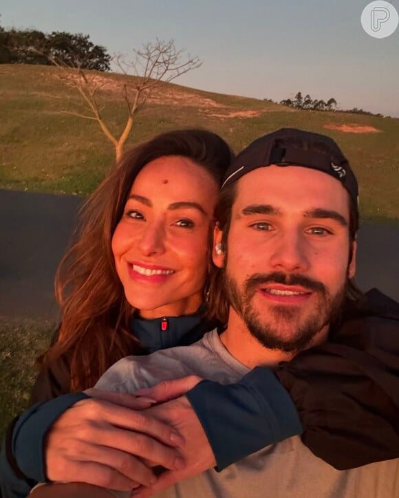 Sabrina Sato e Nicolas Prattes namoraram e ficaram noivos em 2024