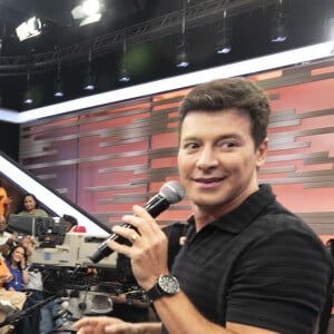 Rodrigo Faro anunciou, nesta quinta-feira (05), que está de saída da Record TV após 15 anos de trabalho