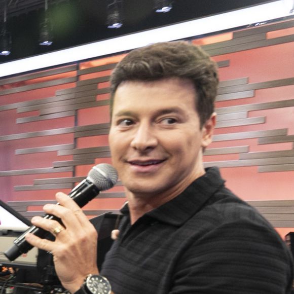 Rodrigo Faro anunciou, nesta quinta-feira (05), que está de saída da Record TV após 15 anos de trabalho