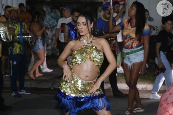 Grávida, Lexa, rainha de bateria da Unidos da Tijuca no carnaval 2025, msotrou que está no pique para o desfile da azul e amarela