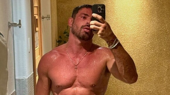 'Vale Tudo', Cauã Reymond? Galã na novela, ator exibe foto de corpo molhado só de sunga e volume deixa até a Globo 'passada'