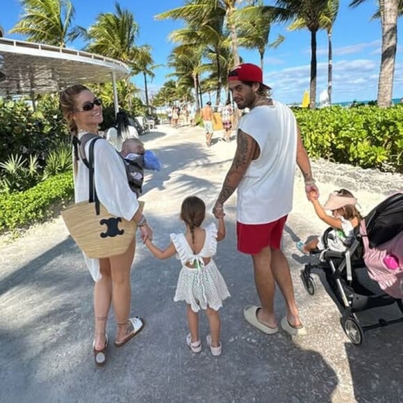 Virgínia Fonseca foi a um parque aquático com Zé Felipe e as filhas neste domingo, 8 de dezembro