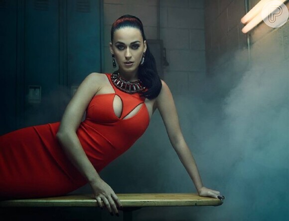 Conhecida mundialmente, Katy Perry afirma que tem que ter cuidado com seus envolvimentos: 'Em todas os meus namoros, eu aprendi a como tenho que ser mais cuidadosa e que isso não é para consumo do público'