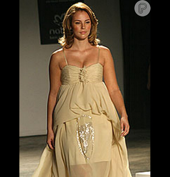 Paolla foi alvo de críticas por estar um pouco acima do peso durante o desfile do estilista Fause Haten na São Paulo Fashion Week, em 2007. Na ocasião, a atriz, rebateu: 'Nem mesmo quando eu era modelo fazia o tipo de uma modelo de passarela. Não sou tão alta, nem tão magra e nem tenho as pernas tão longas'