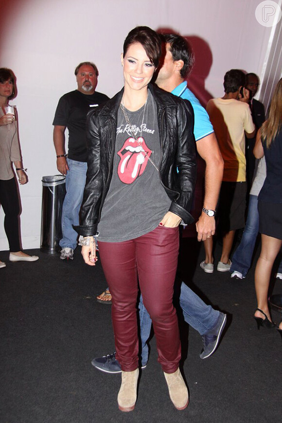 A atriz apostou numa calça de couro justa para curtir o Rock in Rio em 2011. O modelito exaltou as pernas grossas que a atriz já admitiu não ser muito fã