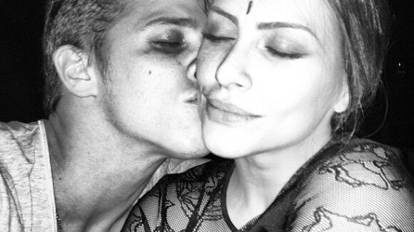 Rômulo Arantes Neto publica foto beijando Cleo Pires: 'Sem palavras'