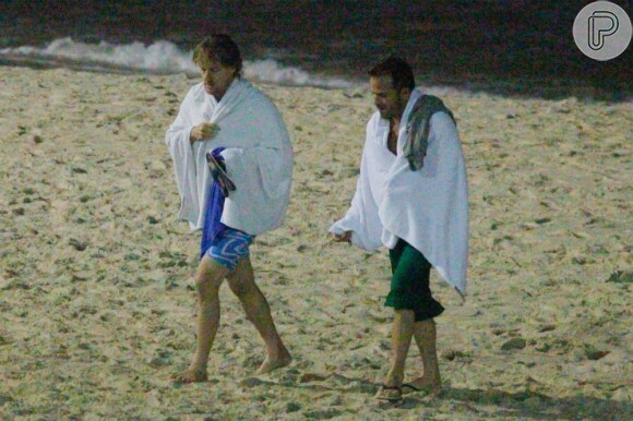 Owen Wilson e Stephen Dorff não pareceram se importar com a temperatura baixa da água, mas depois bateu o frio