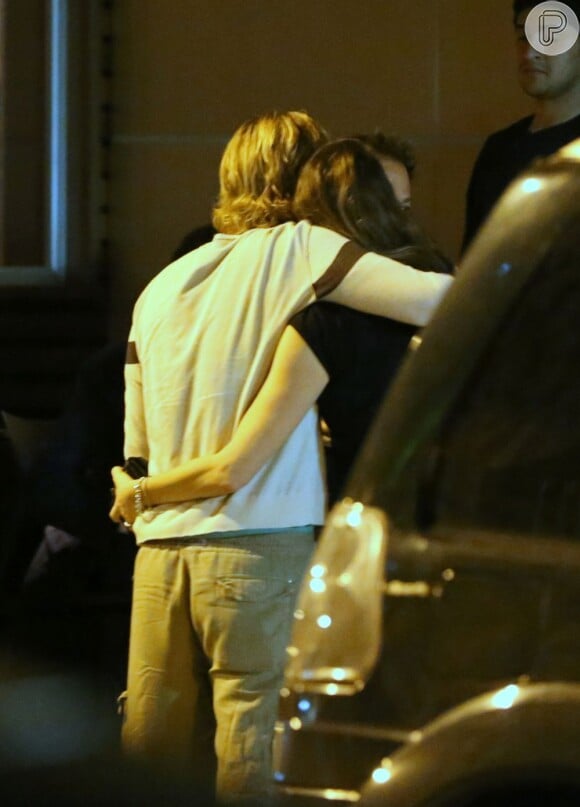 Owen Wilson é flagrado abraçado a uma loira em frente a um restaurante no Leblon, na zona sul do Rio