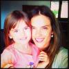 Alessandra Ambrósio posa com a filha, Anja, de 4 anos