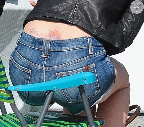 Emma Watson fez uma tatuagem falsa para a filmagem de 'The Bling Ring'