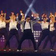 Psy faz coreografia de 'Gentleman'