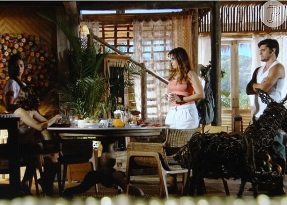 Natália (Daniela Escobar) fica sabendo que seu ex-marido está vindo para Vila dos Ventos, em 'Flor do Caribe', em 22 de abril de 2013