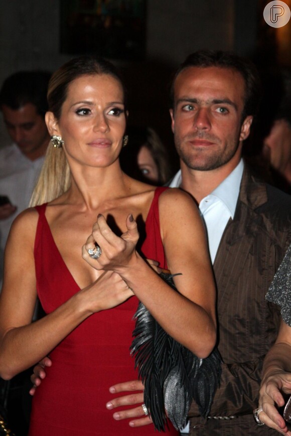Deborah Secco e Roger Flores começaram a namorar em 2007