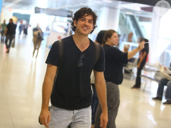 Marco Pigossi embarca no aeroporto do Rio  