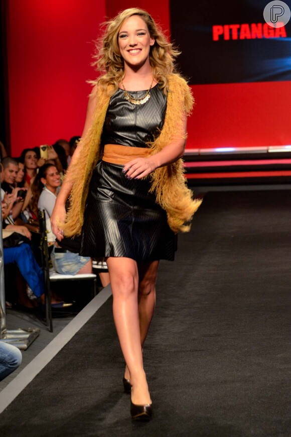 Adriana Birolli é destaque no evento Mega Fashion Week - Inverno 2015, em São Paulo, em 3 de março de 2015