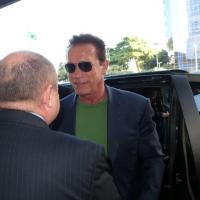 Arnold Schwarzenegger chega ao Rio de Janeiro para evento esportivo