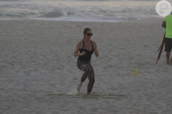 Letícia afirma sobre treino em praia: 'Eu sinto bastante o efeito nas pernas e dos abdominais, principalmente'