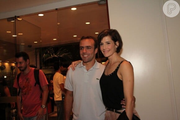 Deborah Secco e Roger Flores começaram a namorar em 2007 e oficializaram a relação em 2009, no Castelo de Itaipava. O relacionamento chegou ao fim em abril de 2013