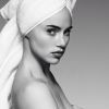 Suke Waerhouse também ficou de topless para a lente do fotógrafo Mario Testino, na série 'Towel Series'