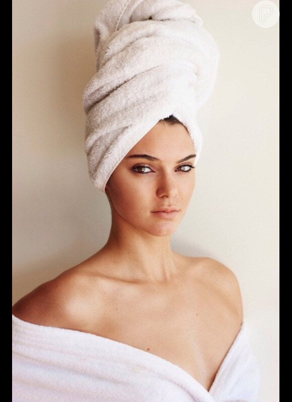 Kendall Jenner, irmã de Kim Kardashian, apostou no carão para a foto de Mario Testino no projeto 'Towel Series'