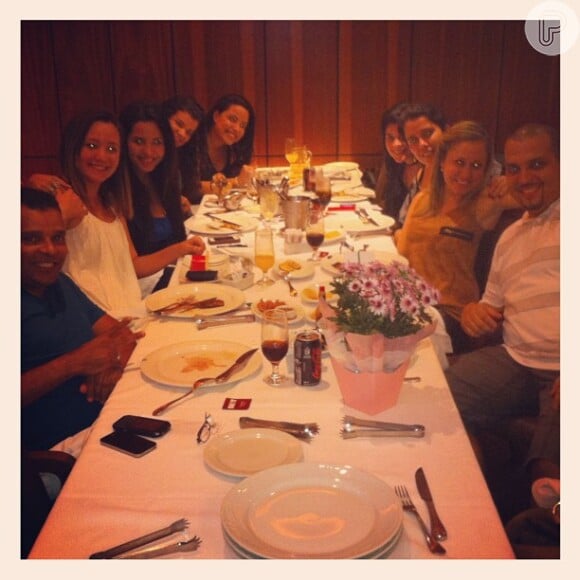 Luciana Sobreiro comemorou seu aniversário na noite desta quinta-feira, 2 de maio de 2013, em um jantar com amigos