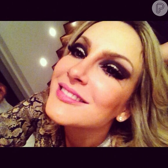 Claudia Leitte posta foto no Instagram, momentos antes do show