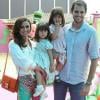 Giovanna Antonelli posa com o marido, Leonardo Nogueira, e as filhas Antônia e Sofia, de dois anos