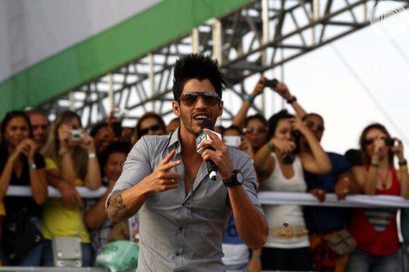 Gusttavo Lima durante show em São Paulo, no feriado de 1° de maio
