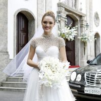 Isabelle Drummond posa vestida de noiva em 'Sete Vidas' e elogia o look: 'Lindo'